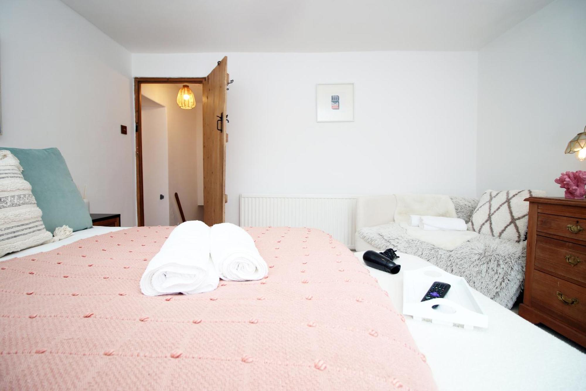 Little Gem In The Mumbles! Fishermans Cottage With Log Burner, Dog Friendly And Welcome Breakfast Hamper! Екстериор снимка